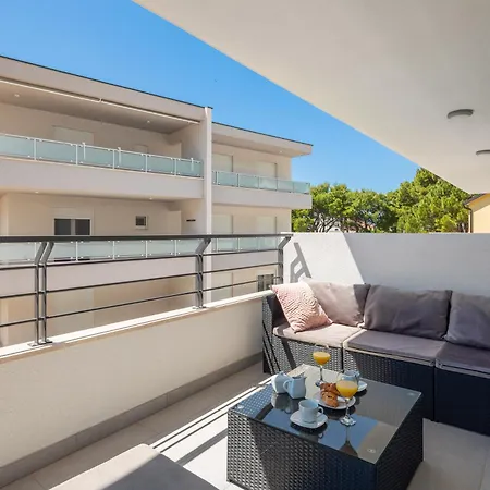 Ea Luxury With Sea View Apartment